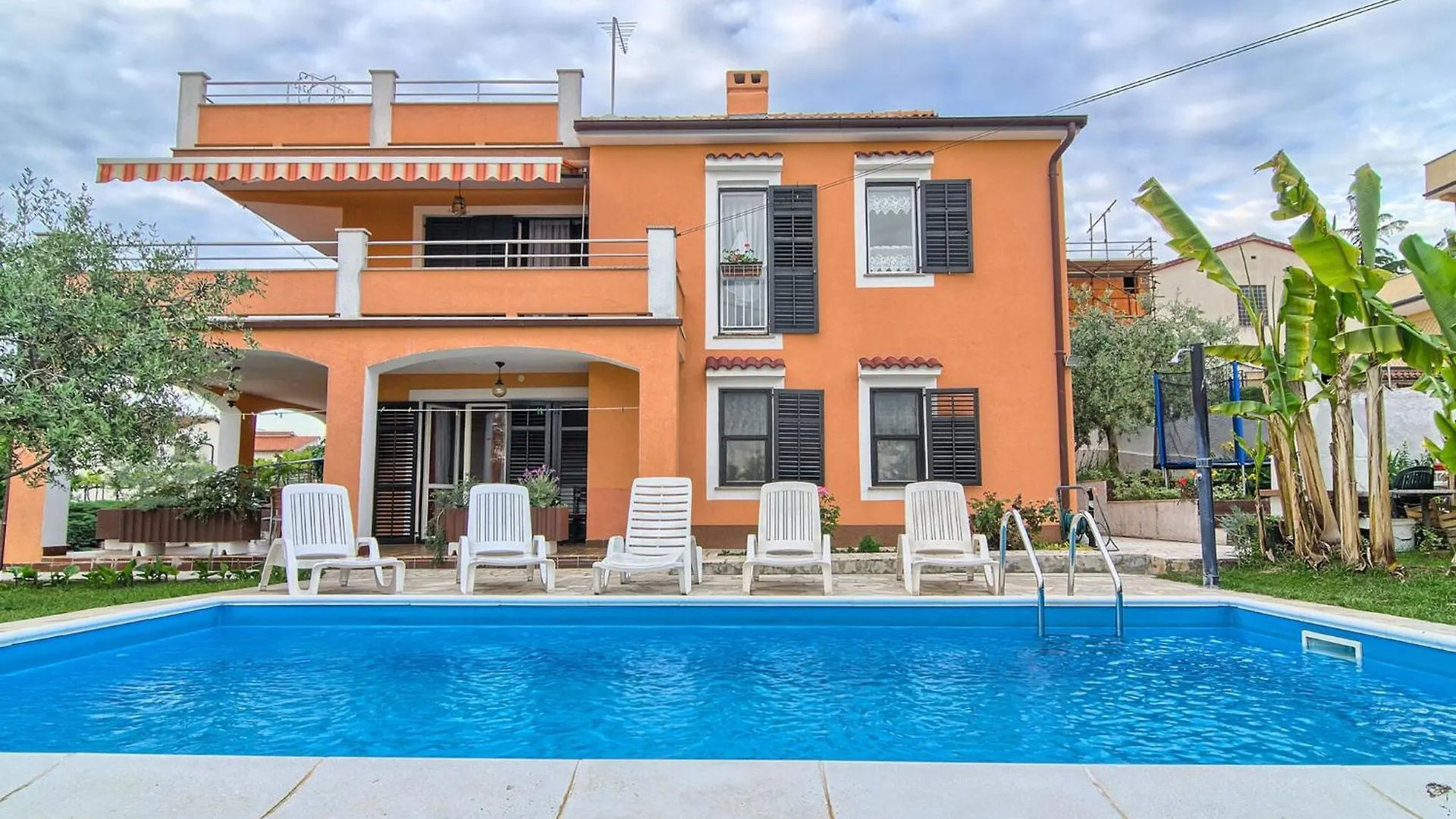 Lovely Apartment With Swimming Pool Pula
